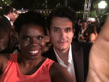 Leslie Jones poses a selfie with John Mayer.
